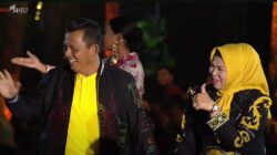 Gubernur Ansar dan Istri Tampil di Catwalk di Hadapan Presiden Jokowi dan Undangan
